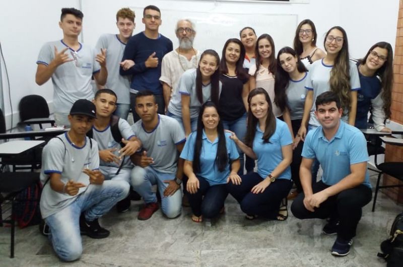 GEEC realiza roda de conversa com aprendizes