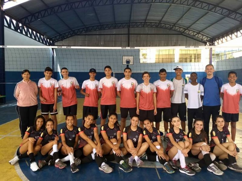 Alunas de vôlei feminino do Projeto Estação do Esporte são campeãs em Campeonato esportivo municipal