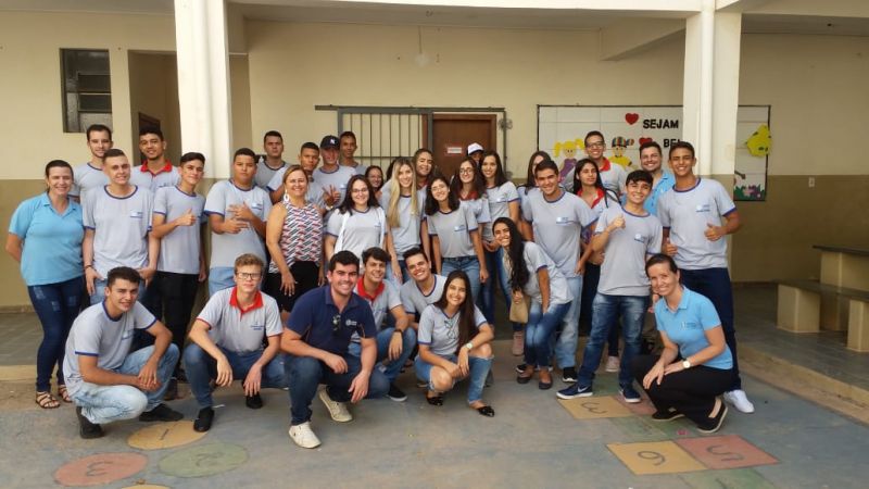 Alunos da Escola Municipal “Antonieta da Fonseca” recebem Kits escolares