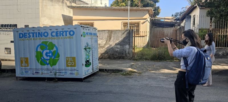 Jovens universitários visitam o GEEC para um trabalho acadêmico sobre sustentabilidade e meio ambiente